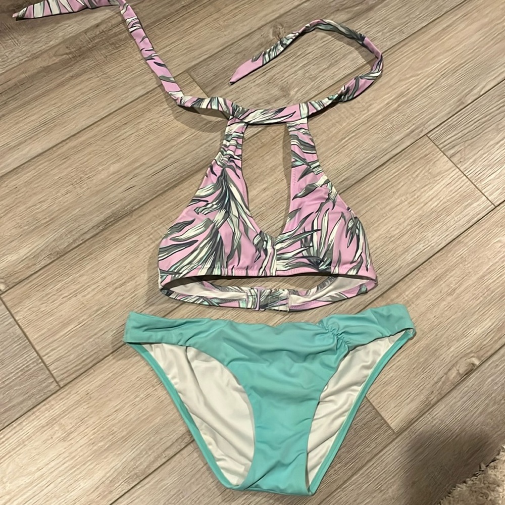 Peep show bikini